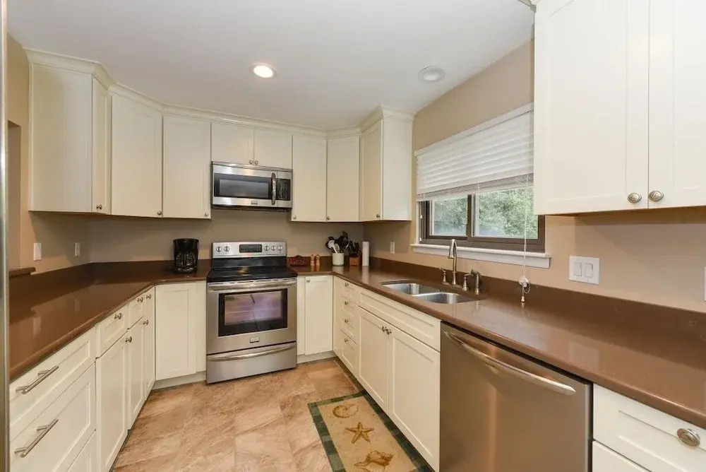 Beach Hideaway 3 Bedrooms 2.5 Bathrooms Condo