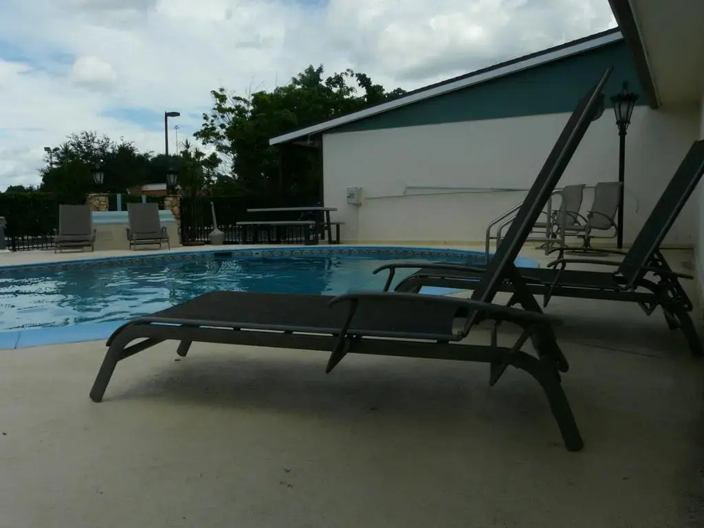 Spinnaker Inn of Naples
