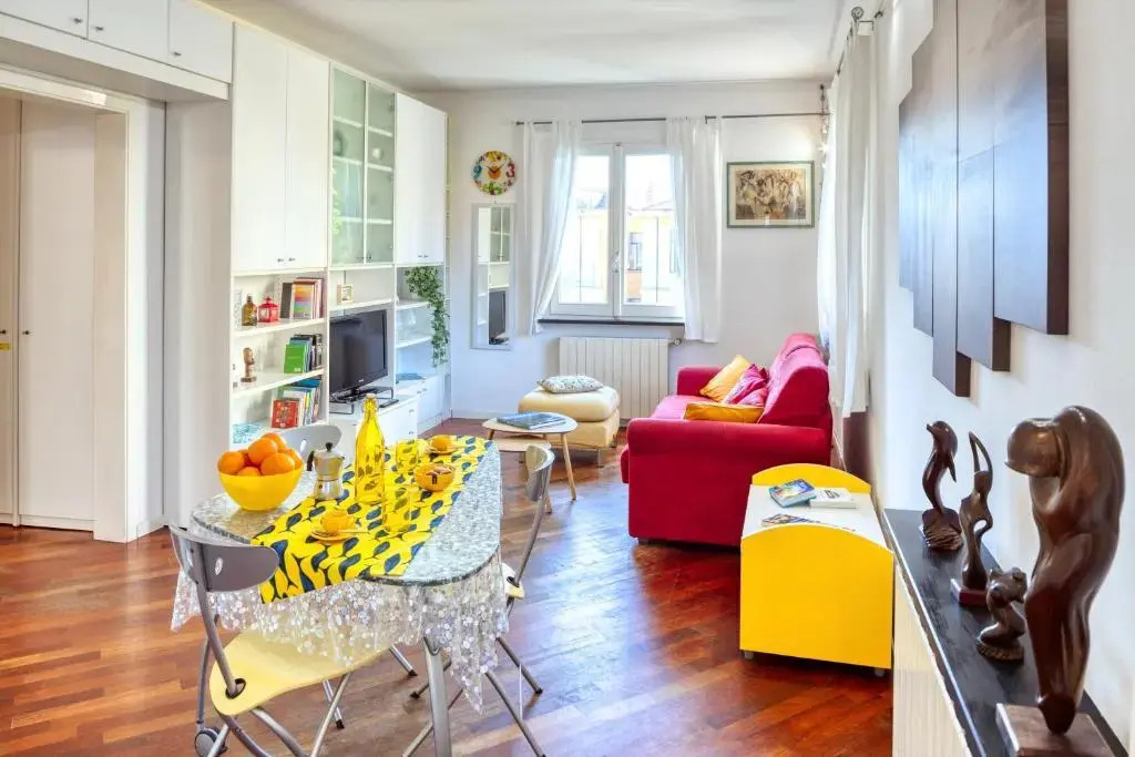 RAFFAELLA House