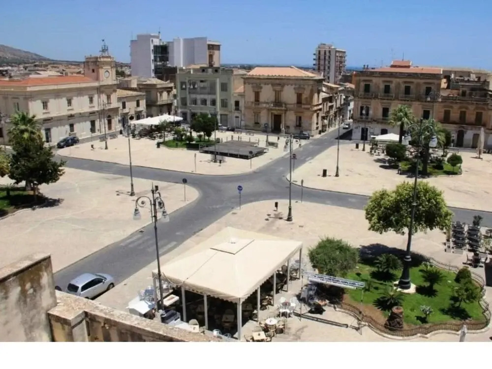 Plaza Rooms