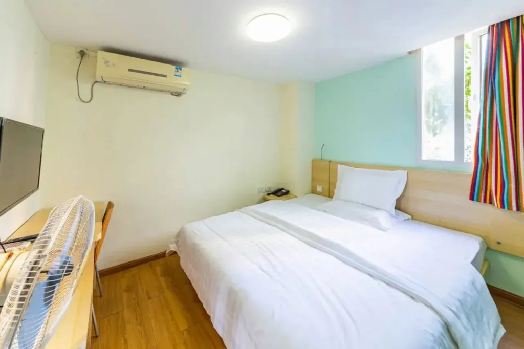 7Days Inn Chain Hotel (Guangzhou Beijing Road Gongyuanqian Subway Station)
