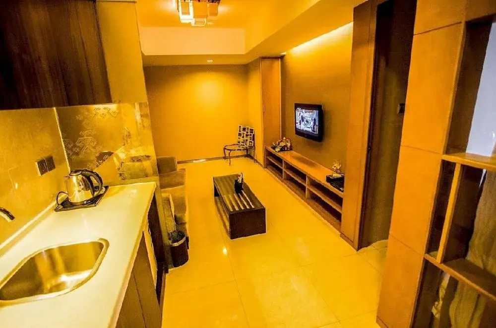 Haiyuetai Tropical View Theme Hotel