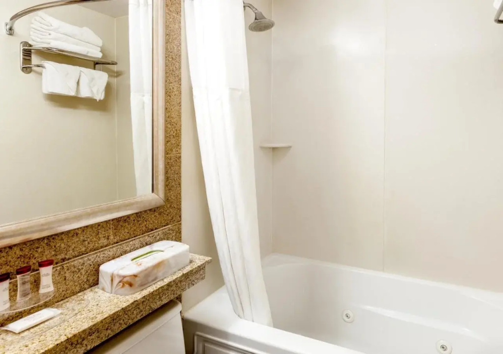Royal Stay Hotel