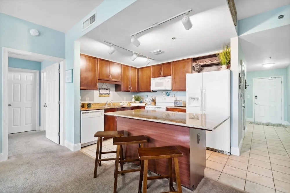 Laketown Wharf 1331