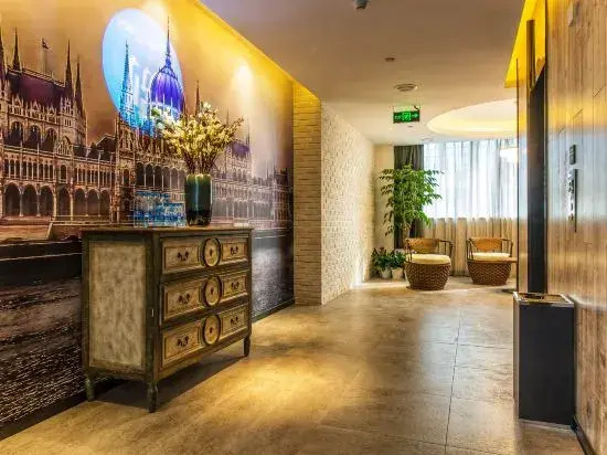 Tiangang Manfei Hotel (Ningbo Southern Business District Luomeng Universal City Store)