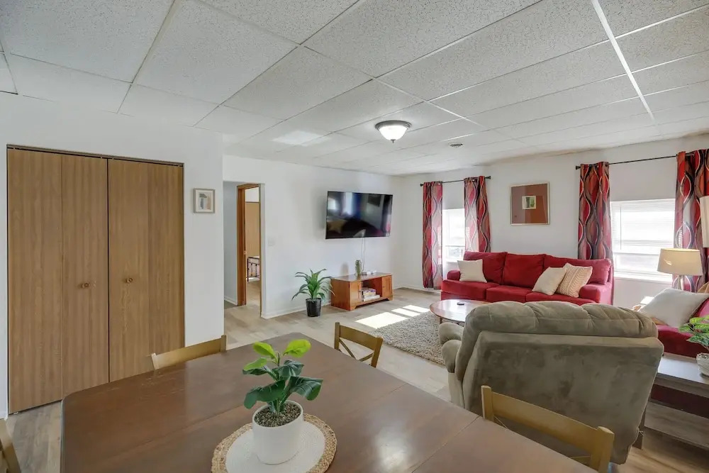Bright Yankton Apartment Near Meridian Bridge