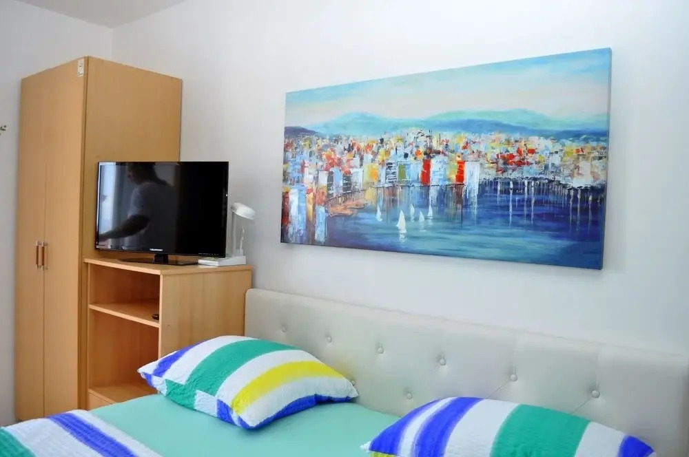 Ivi - big Parking and Courtyard - SA6