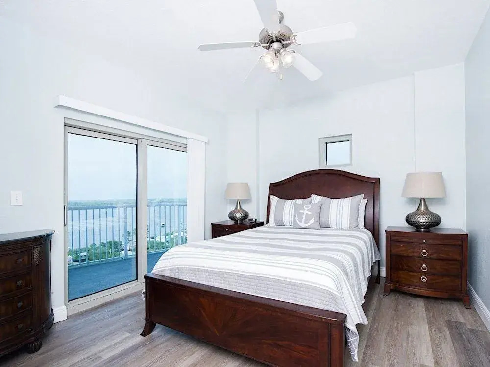 1010W Beach Condo #1501 - 2 Br condo by RedAwning