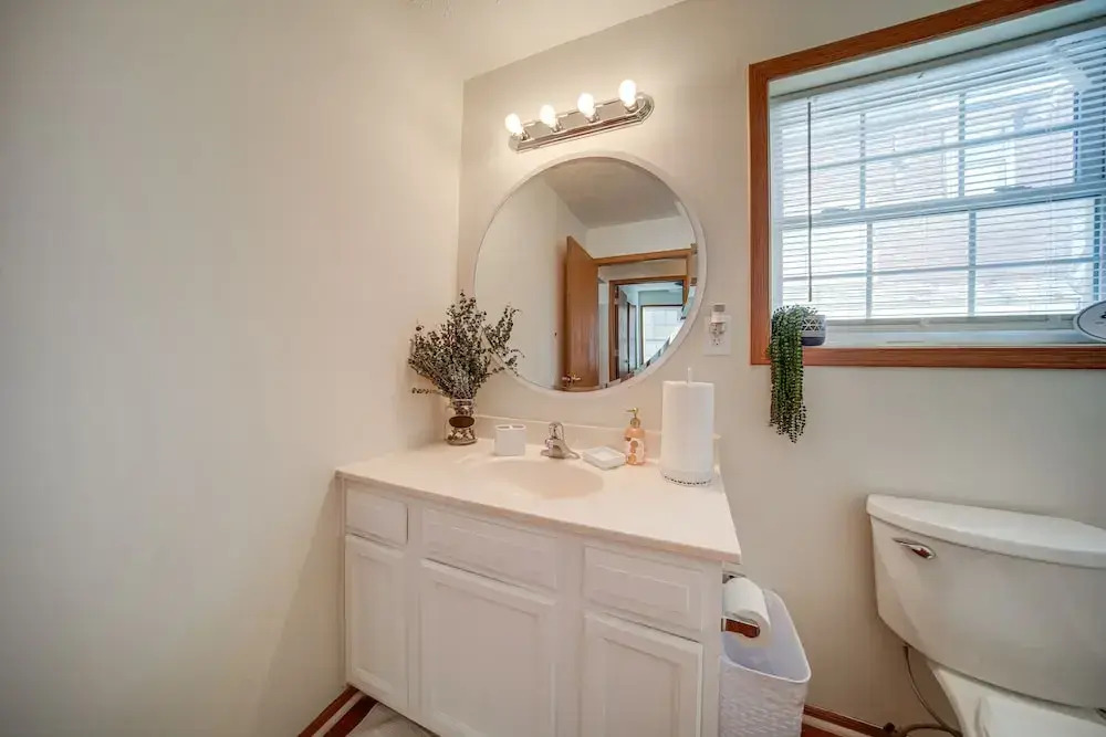 Charming Cleveland Home: 5 Mi to Downtown!