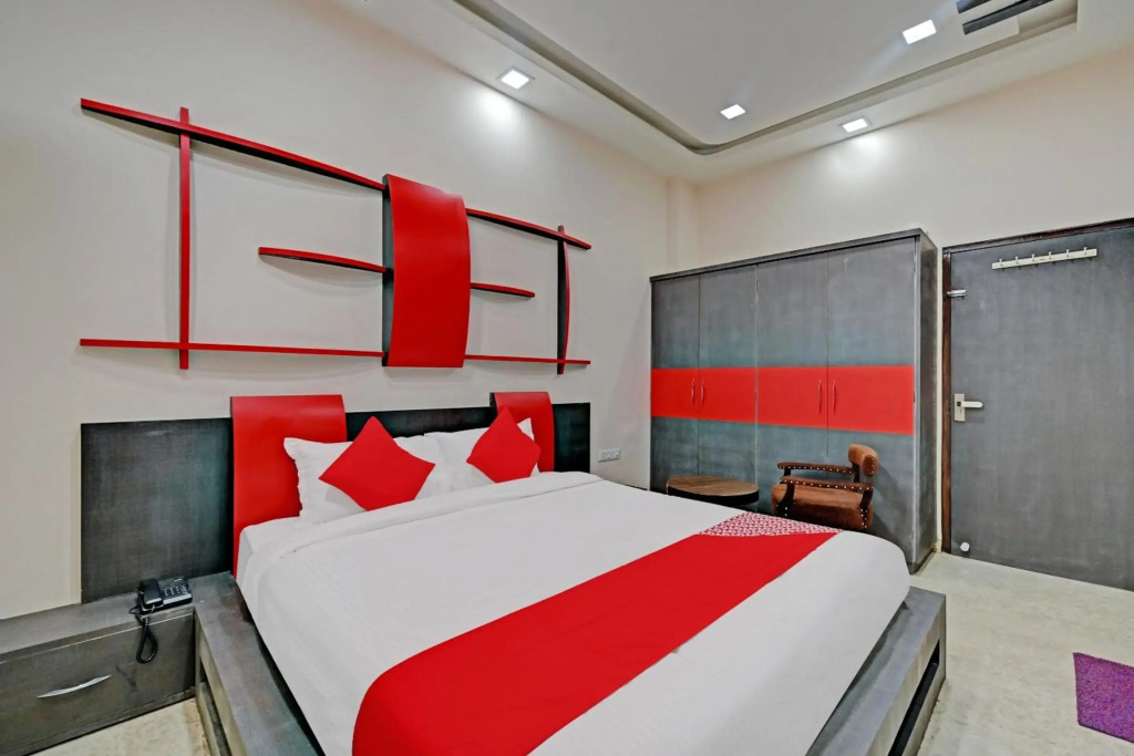OYO 79424 The Castle Home Stay Inn