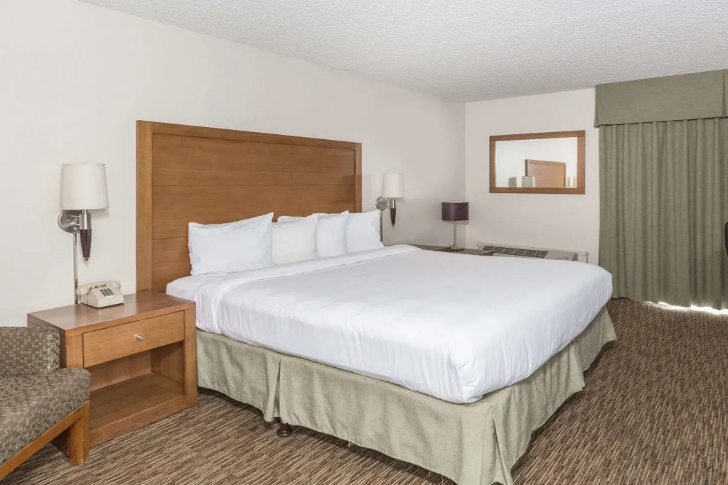 The Grand Inn Peoria