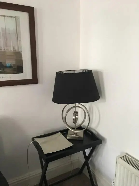 4 BR & 2 Bathroom House Parking Garden St Neots Town Centre