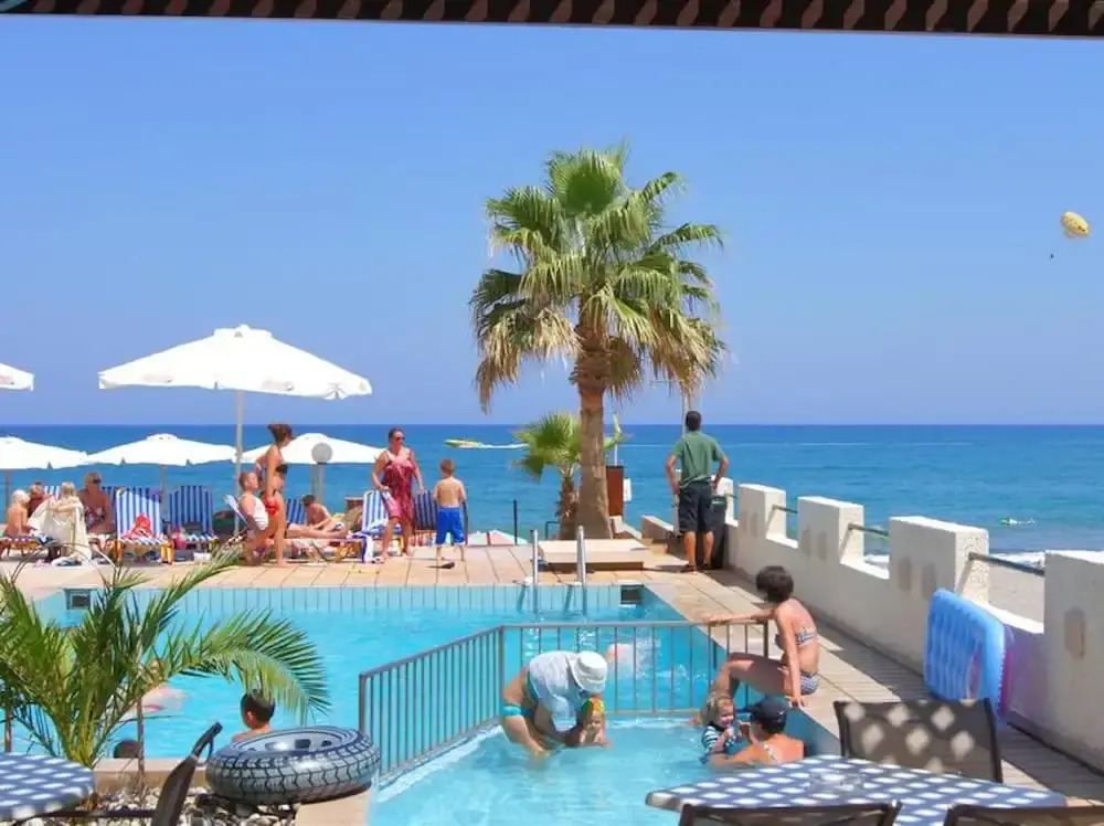Apartment for 4 Persons, Swimming Pool, Near the Beach