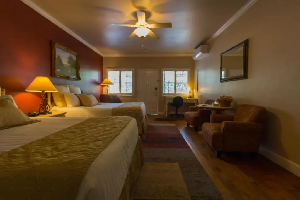 Grass Valley Courtyard Suites