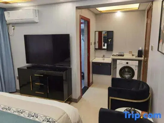Violet Art Hotel (Yueyanglou Pedestrian Street Branch)
