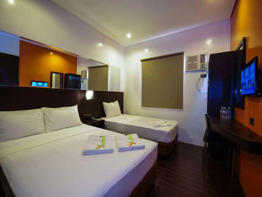 Yhotel