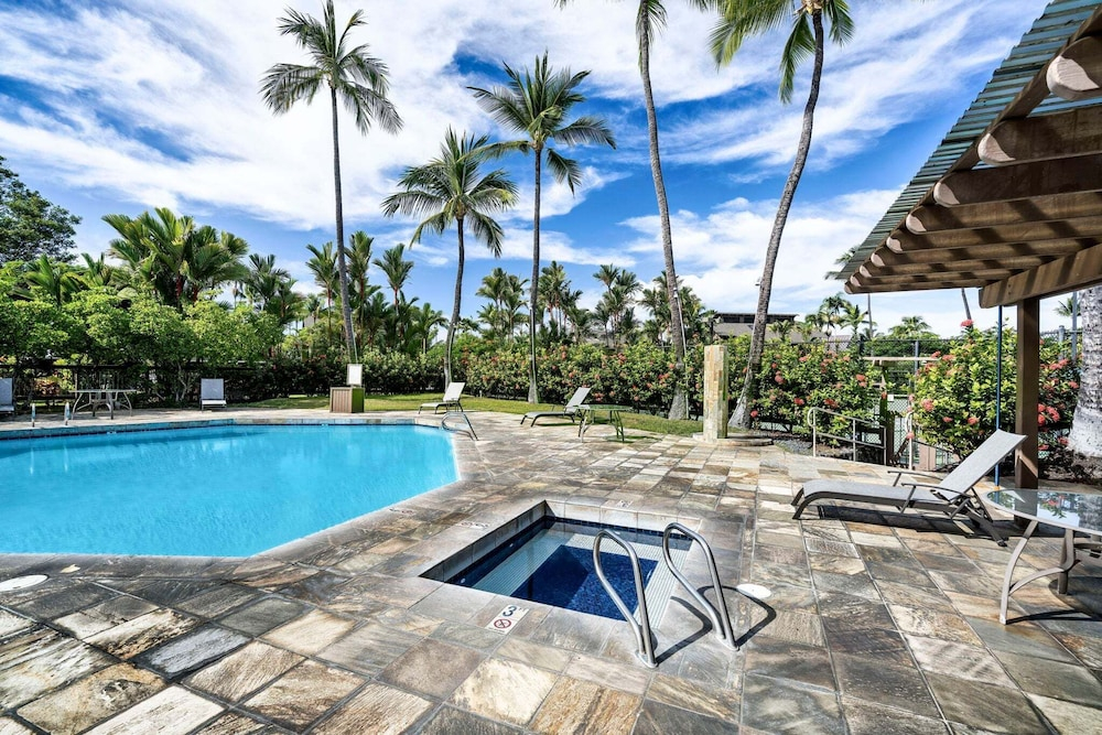 Large 3BR + Loft at Kanaloa Pools, Golf Views & Prime Keauhou Location