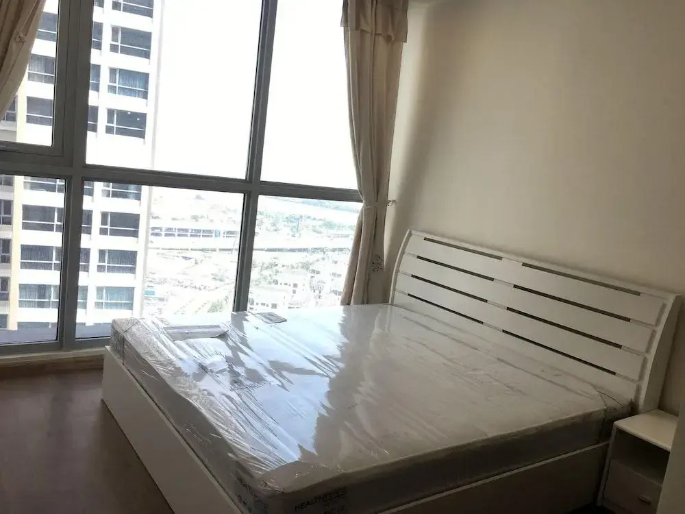 Smiley Apartment 14