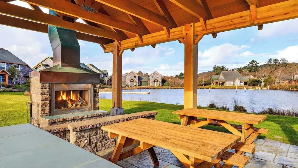 Tides & Timber by Avantstay Lakeside Retreat + Hot Tub + Kayaks + Paddleboard + Bikes Near Beach