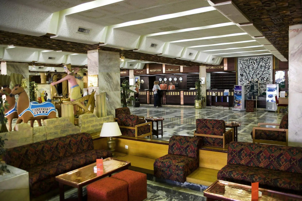 Aracan Eatabe Luxor Hotel