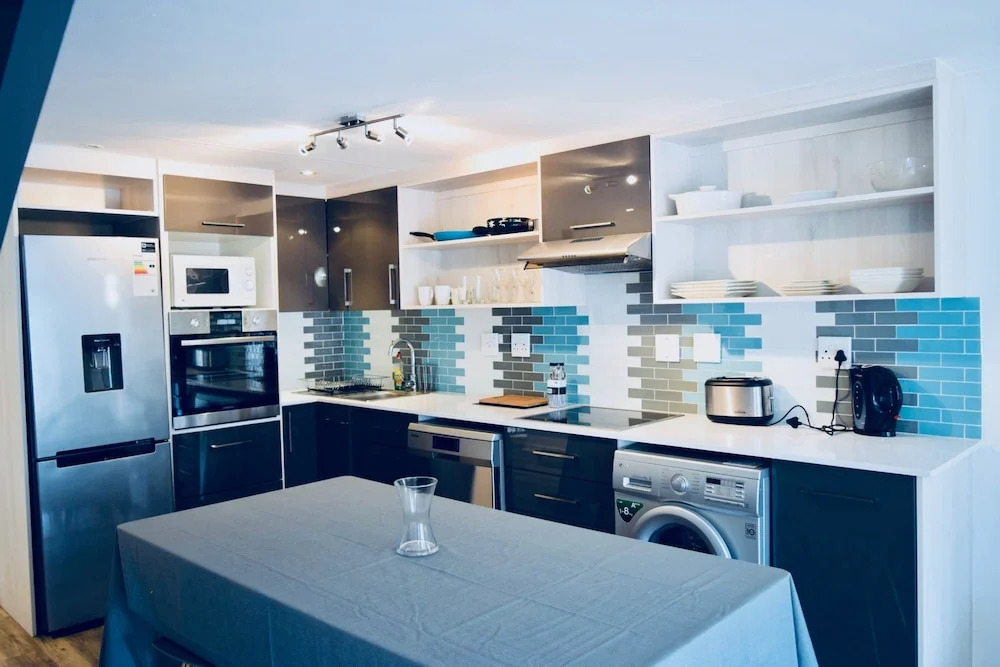 1 Bedroom Apartment With Table Mountain Views
