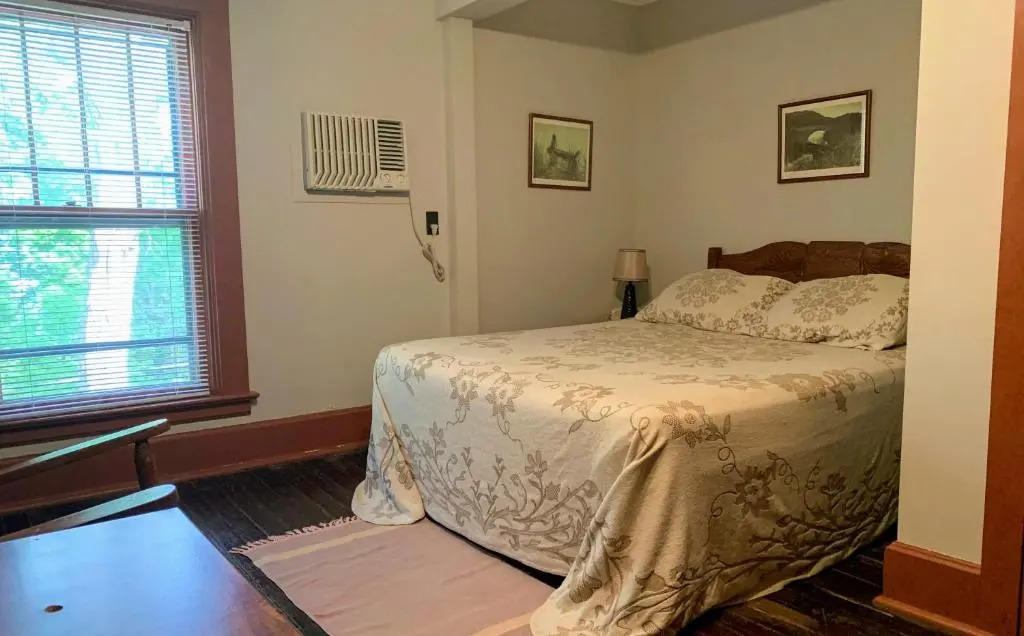 Lakeside Inn