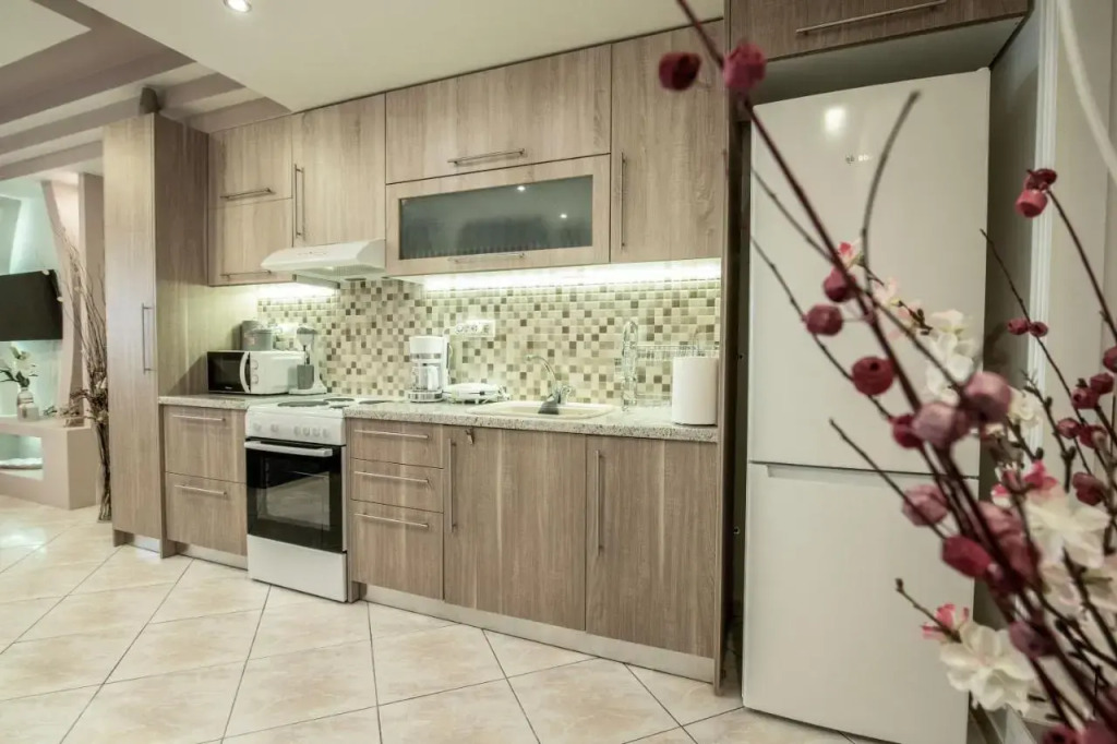 'The Ivory' House Project In Athens