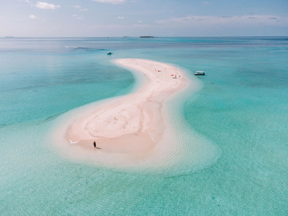 Reef Edge Thulusdhoo, Maldives