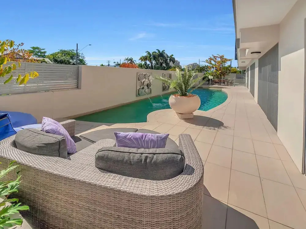 Coastal 2-bed With Parking & Pool by the Ocean