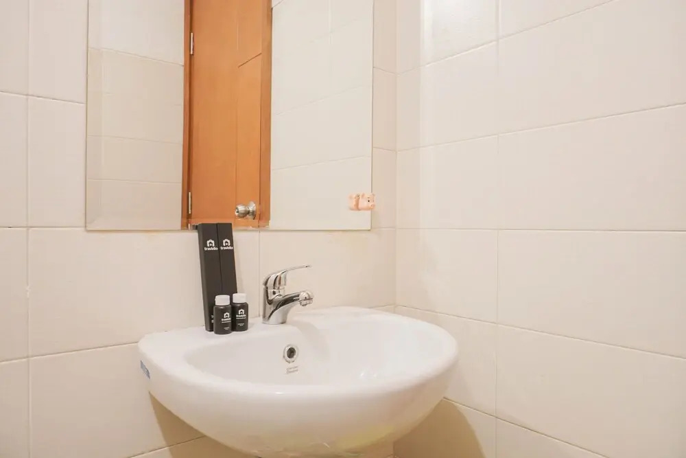 Comfort 1Br Apartment With Study Room At Woodland Park Residence