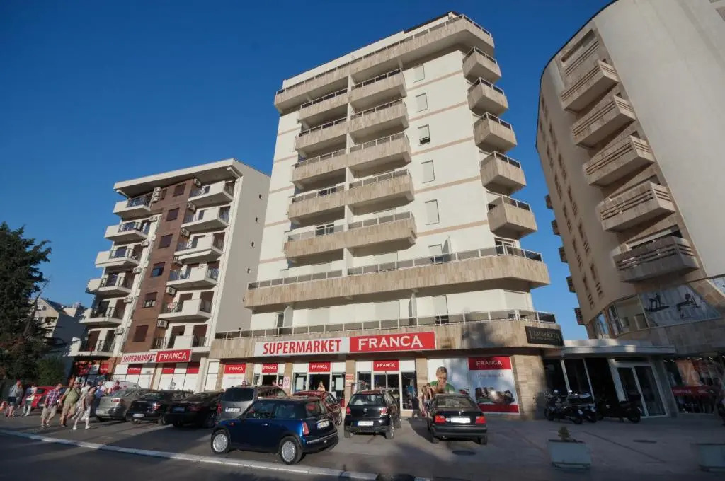 Lux Apartments MMS