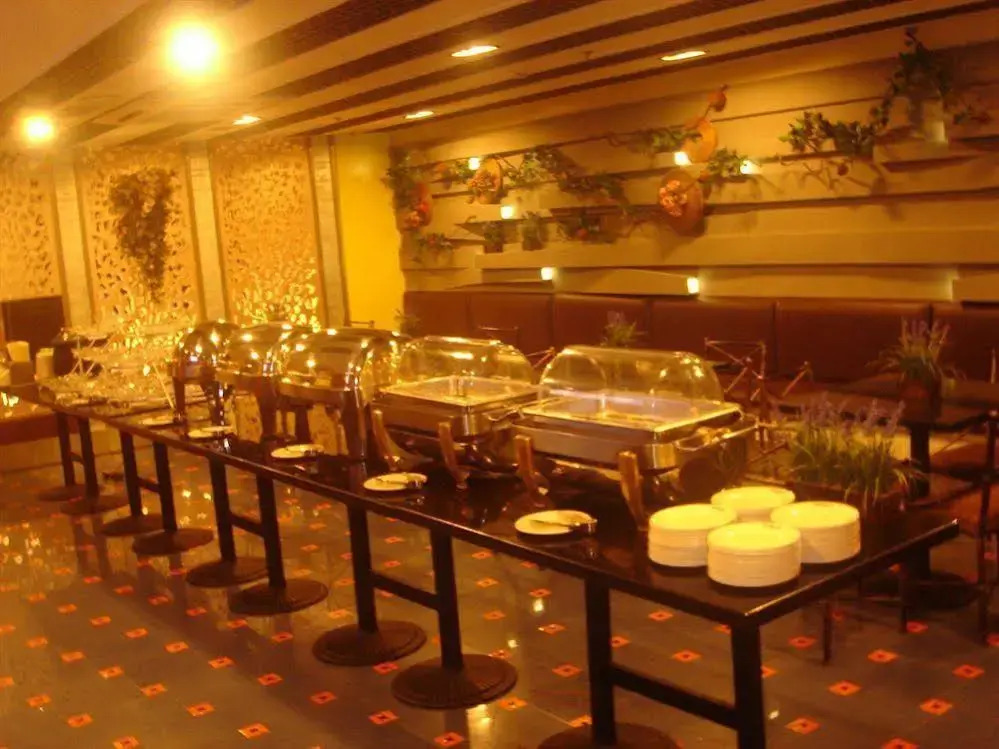 Motel 168 (Shanghai Hongqiao Hub, Qixin Road Metro Station)