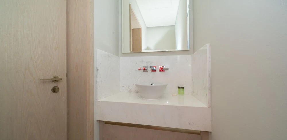 KOHH – 1BR in The Palm Tower