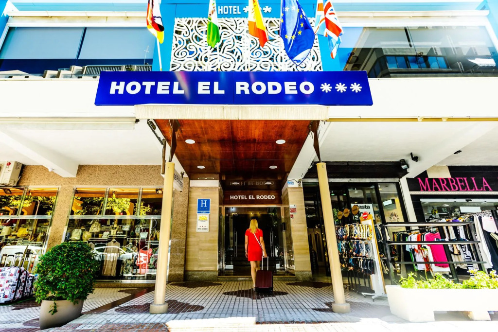 Hotel Monarque El Rodeo