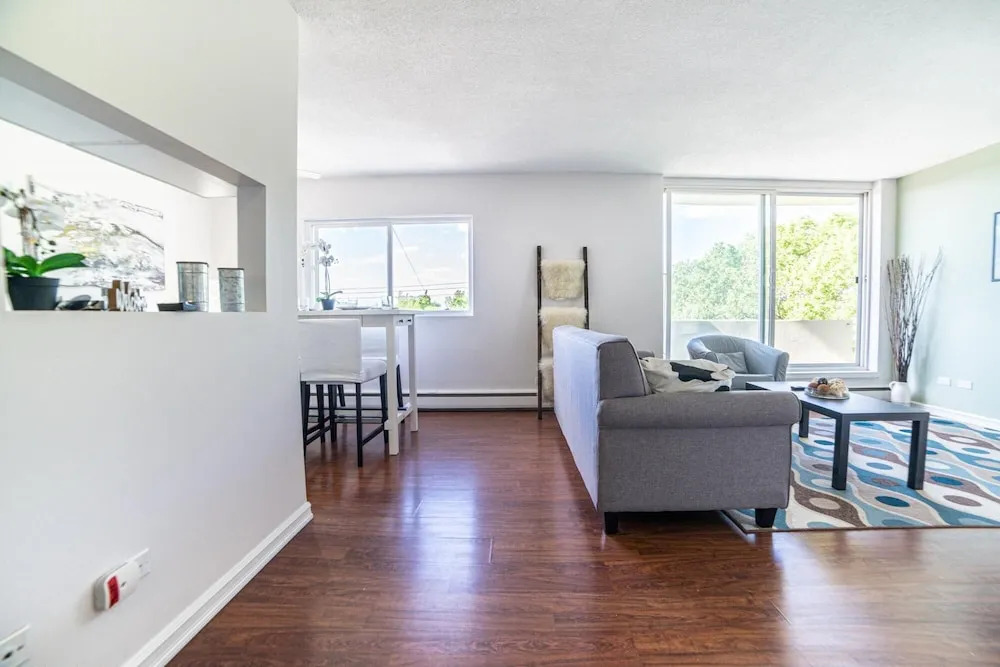 Beautiful 2bdr Suite w Parking Patio Coffee Wifi