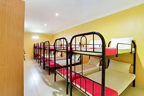 SPOT ON 89623 Nawawi's Backpackers