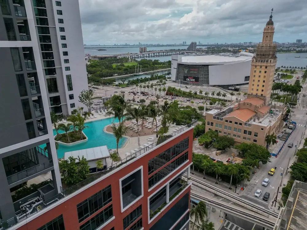 Orange Crush Cozy Downtown Miami Pool and Gym