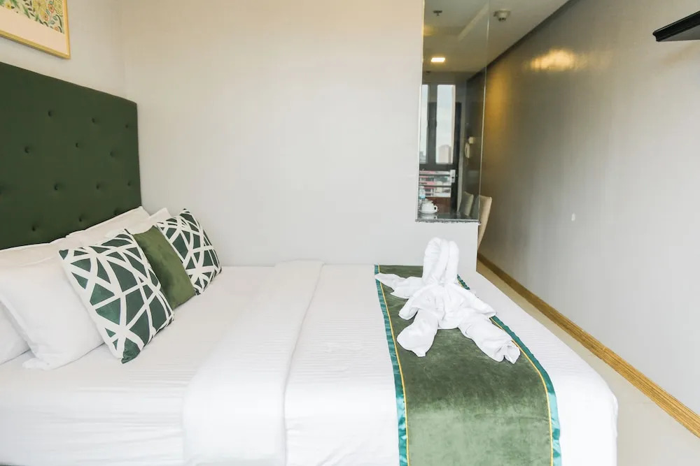 Pacific Bay Grand Suites