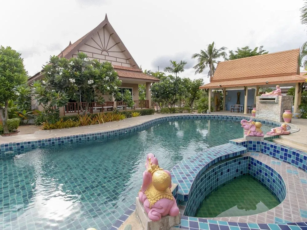 Capital O 961 Baan Dow Chompoo Resort