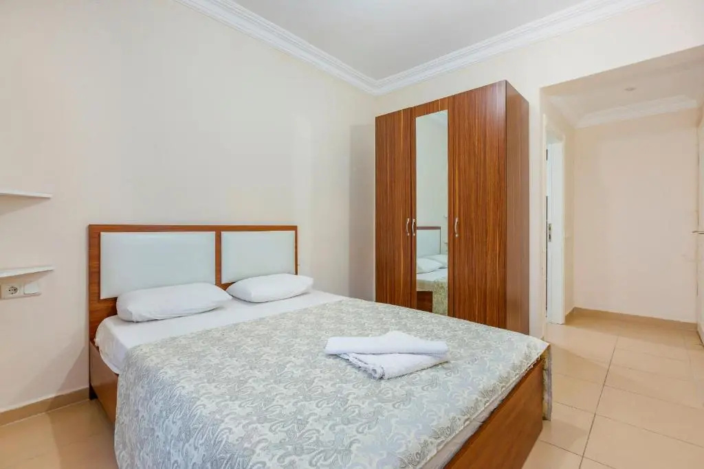 WEEKLY rent of 2+1 apartment 250 m from the sea and in center of all need/Alanyas