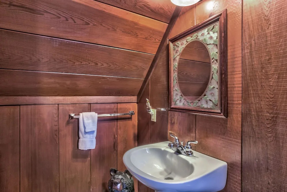 Meadow View 764S - 2 Br cabin by RedAwning