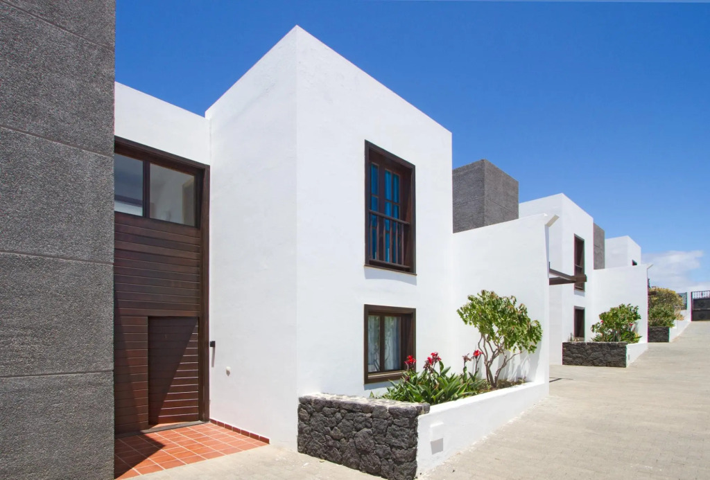 Villa Julianne 2 Heated Private Pool Walk to Beach A C Wifi Car Not Required - 2489