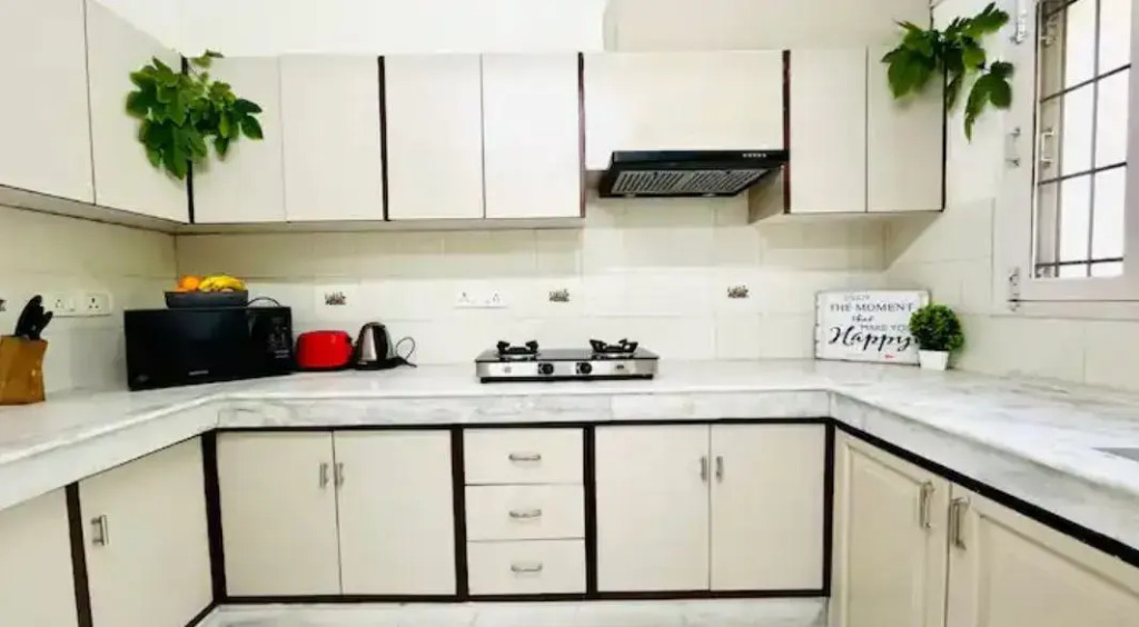 Bluo 2Bhk Panchsheel Enclave - Balcony Park