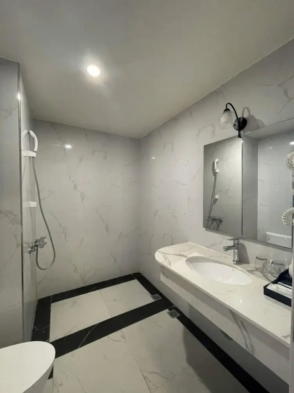 Lotus Hotel & Apartment
