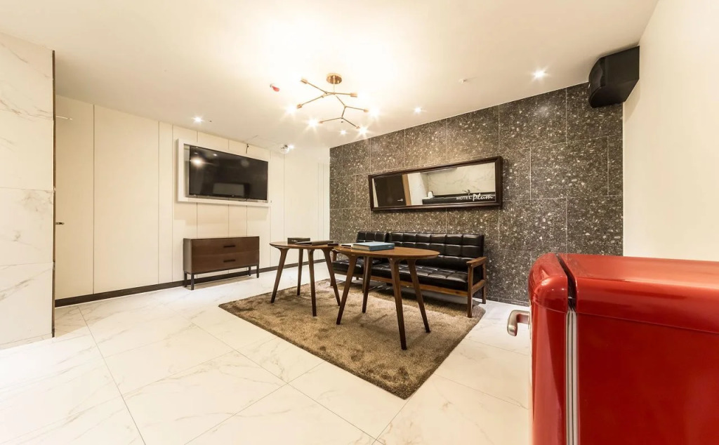 Plum Hotel