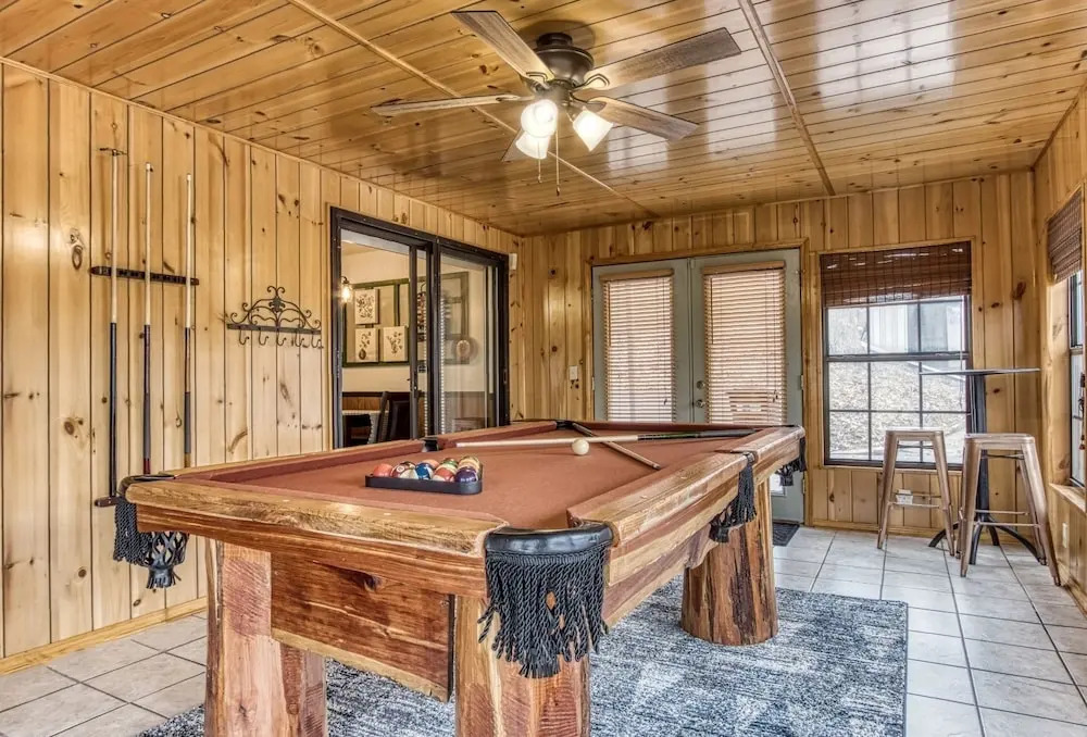 Farmhouse Cottage - Close To Tanger Outlets And Pigeon Forge! 3 Bedroom Home by RedAwning