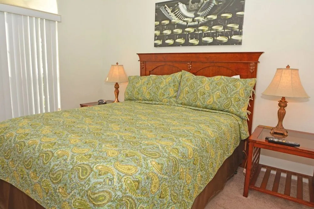 2683OL Jagu s Place 5 Br townhouse by RedAwning