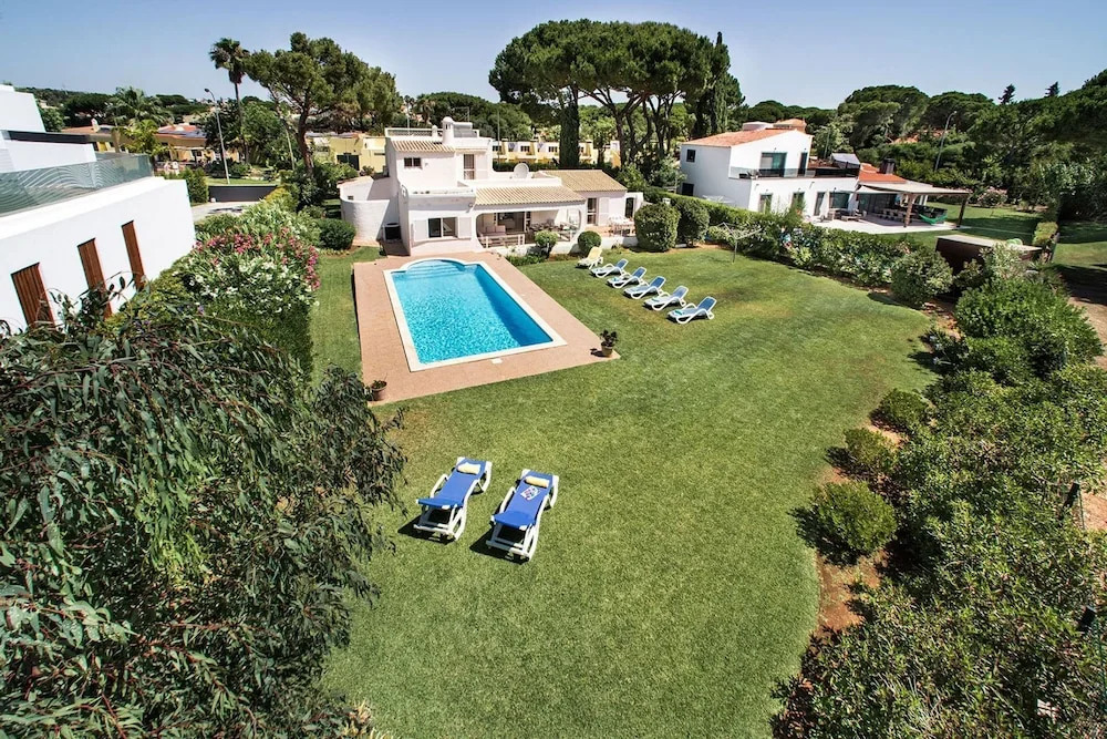 Villa Joya in Loule With 4 Bedrooms and 4 Bathrooms