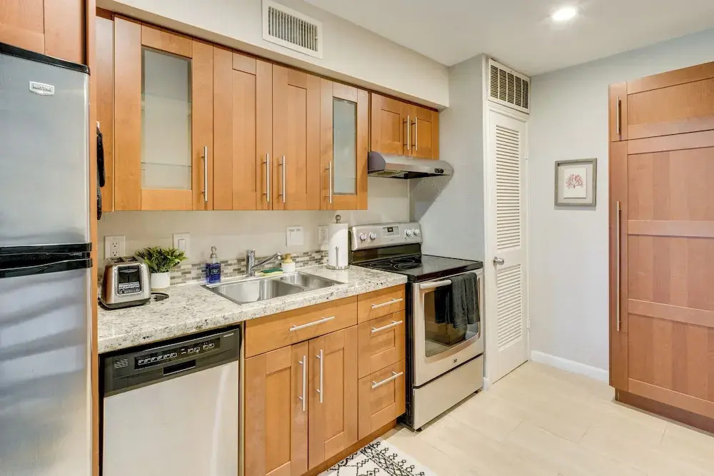 Golf, Swim & Dine! Condo w/ Lake Conroe Access