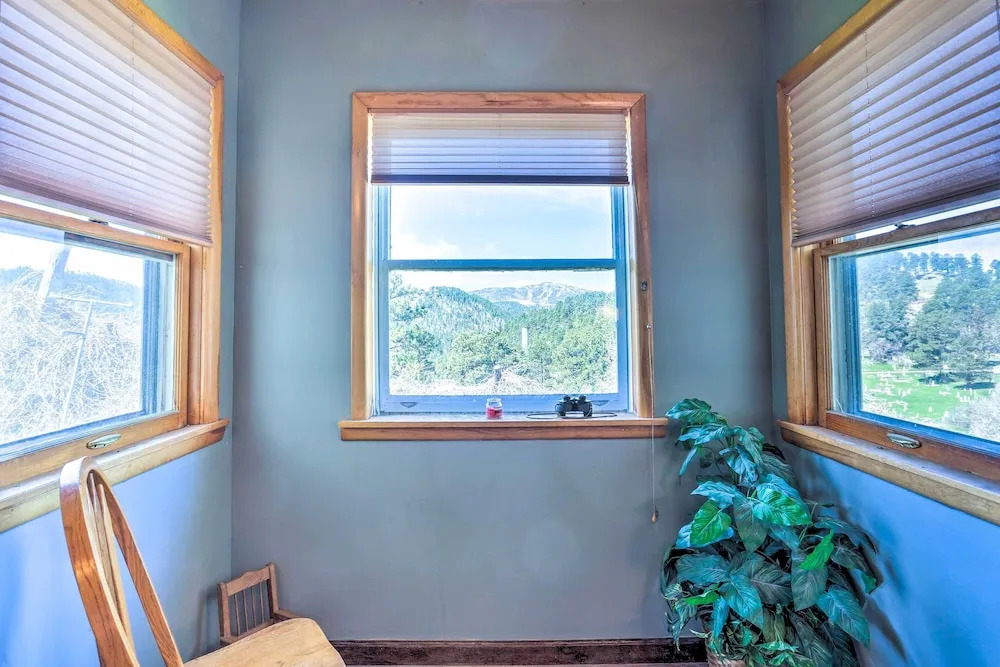 Classic Mountain Home, Half Mi to Main Street